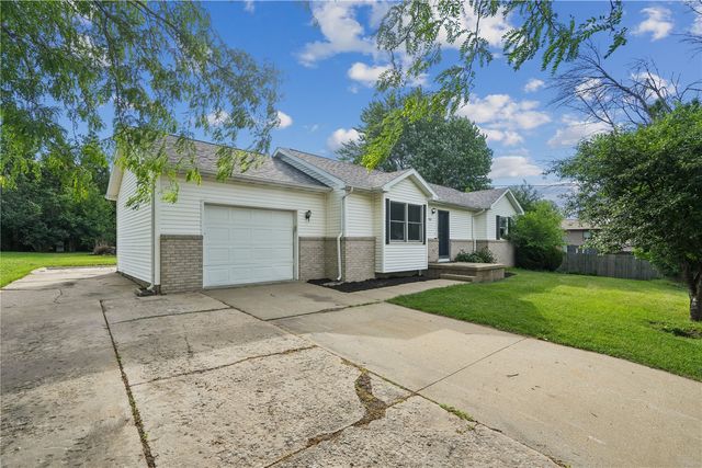 1510 North Drive, Ely, IA 52227