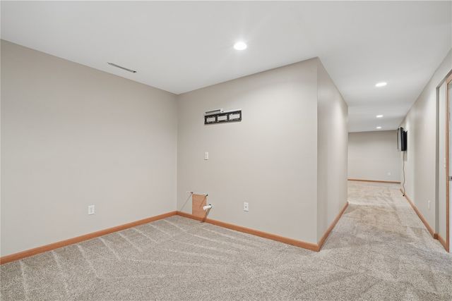 1510 North Drive, Ely, IA 52227