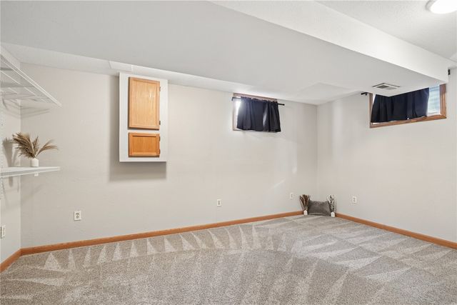 1510 North Drive, Ely, IA 52227