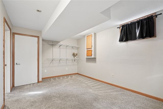 1510 North Drive, Ely, IA 52227