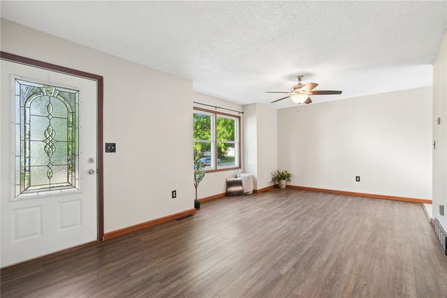 1510 North Drive, Ely, IA 52227