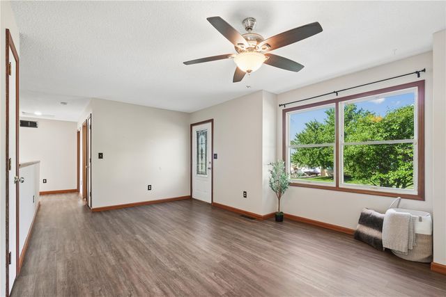 1510 North Drive, Ely, IA 52227