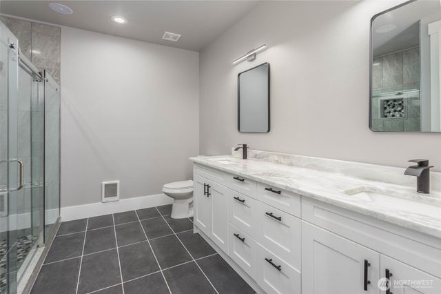 28132 8th Avenue S, Des Moines, WA 98198