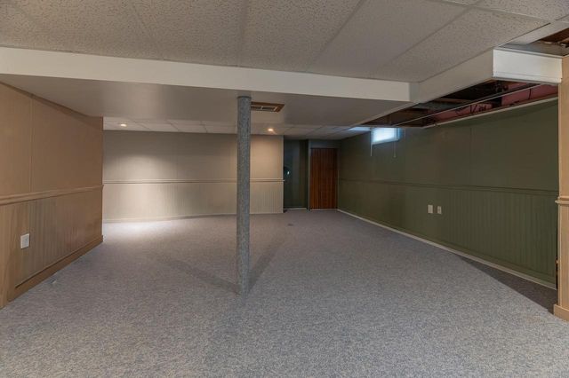 1530 S Oakhill Avenue, Janesville, WI 53546