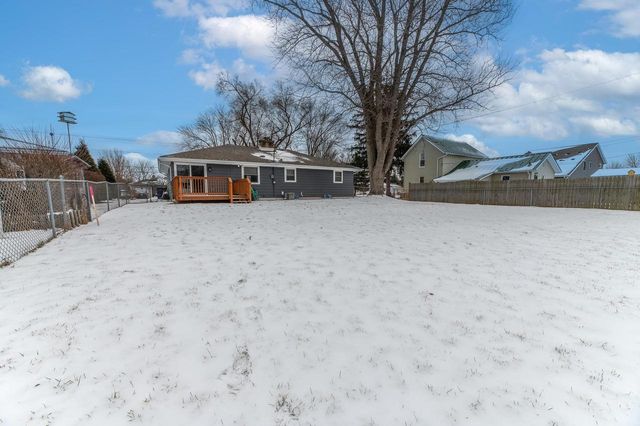 1530 S Oakhill Avenue, Janesville, WI 53546