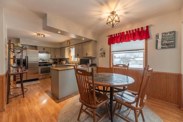 1530 S Oakhill Avenue, Janesville, WI 53546