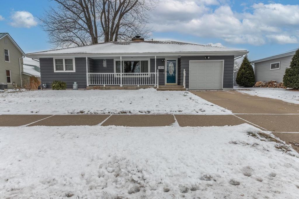 1530 S Oakhill Avenue, Janesville, WI 53546