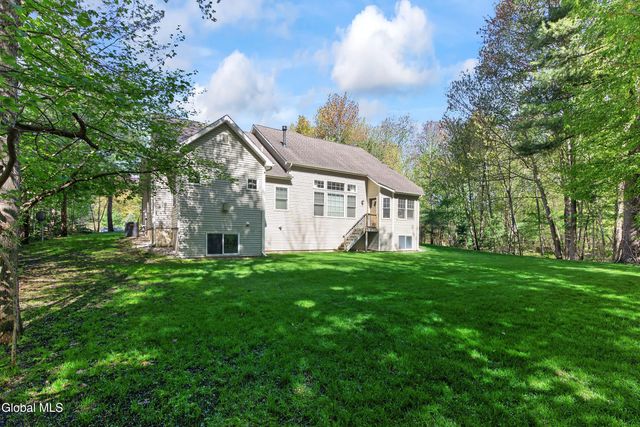 12 Carrington Court, Clifton Park, NY 12065