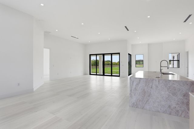 2324 Deer Run Trail, Loxahatchee, FL 33470