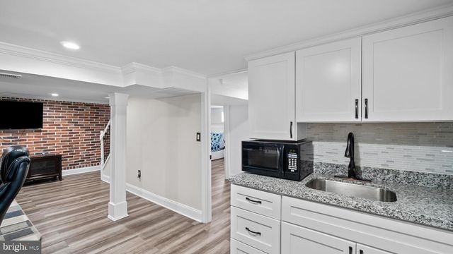 18 N HAWTHORNE RD, Middle River, MD 21220