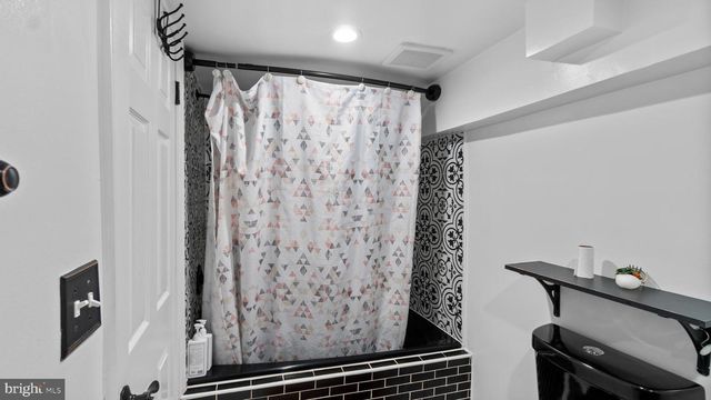 18 N HAWTHORNE RD, Middle River, MD 21220