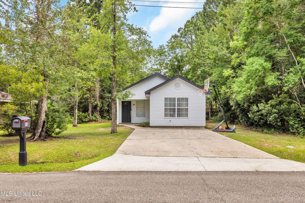805 Herlihy Street, Waveland, MS 39576
