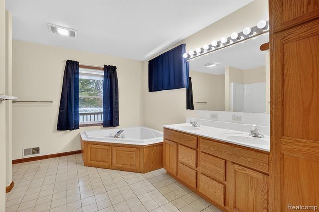 5099 Shields Road, Holly, MI 48442