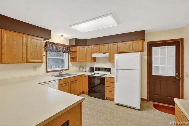 5099 Shields Road, Holly, MI 48442