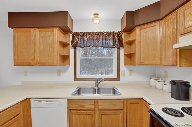 5099 Shields Road, Holly, MI 48442