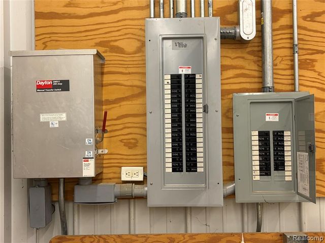 5099 Shields Road, Holly, MI 48442