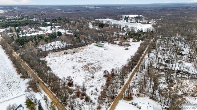 5099 Shields Road, Holly, MI 48442