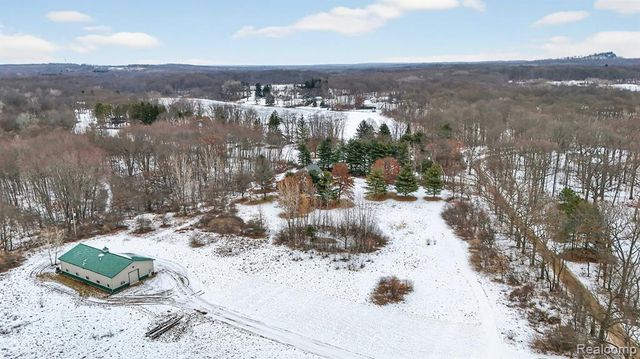 5099 Shields Road, Holly, MI 48442
