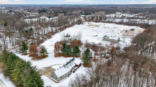 5099 Shields Road, Holly, MI 48442