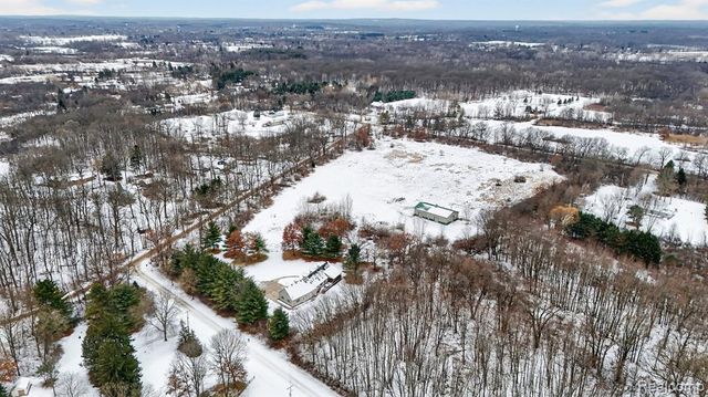 5099 Shields Road, Holly, MI 48442