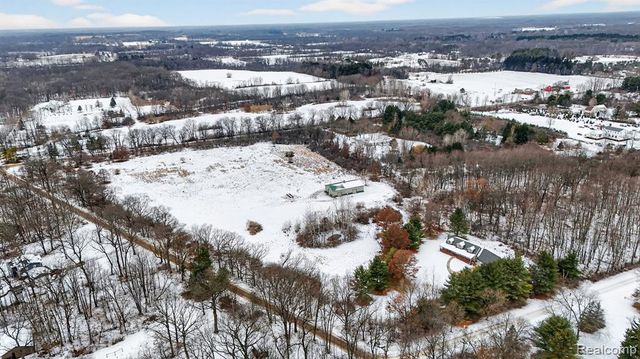 5099 Shields Road, Holly, MI 48442