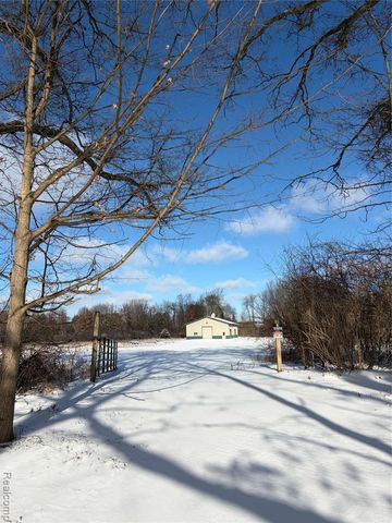 5099 Shields Road, Holly, MI 48442