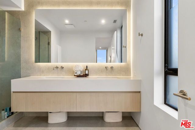 1704 Granville Avenue, Los Angeles, CA 90025