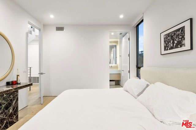 1704 Granville Avenue, Los Angeles, CA 90025