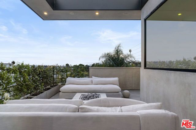 1704 Granville Avenue, Los Angeles, CA 90025