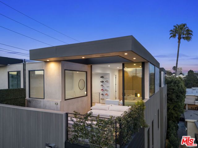 1704 Granville Avenue, Los Angeles, CA 90025