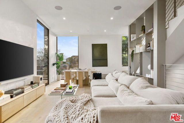1704 Granville Avenue, Los Angeles, CA 90025