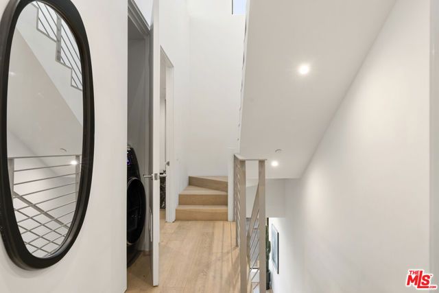 1704 Granville Avenue, Los Angeles, CA 90025