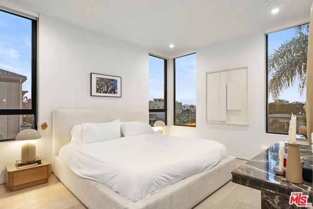 1704 Granville Avenue, Los Angeles, CA 90025