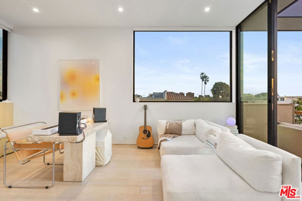 1704 Granville Avenue, Los Angeles, CA 90025
