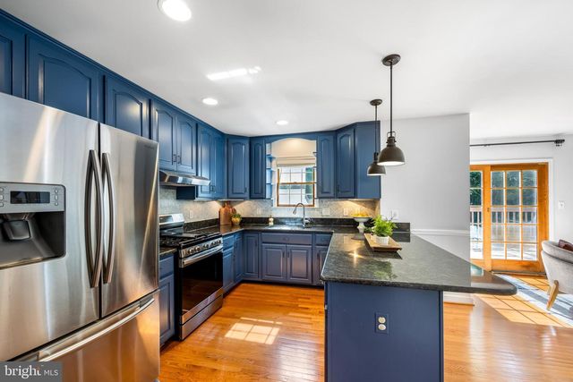 2833 BOLLING RD, Falls Church, VA 22042