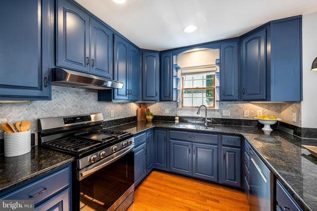 2833 BOLLING RD, Falls Church, VA 22042