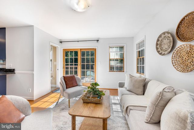 2833 BOLLING RD, Falls Church, VA 22042