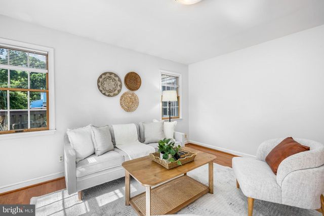 2833 BOLLING RD, Falls Church, VA 22042