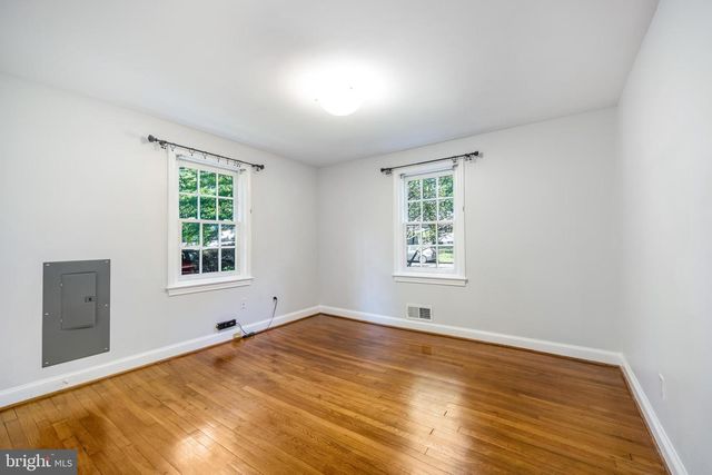 2833 BOLLING RD, Falls Church, VA 22042