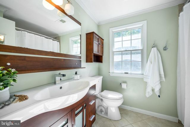 2833 BOLLING RD, Falls Church, VA 22042