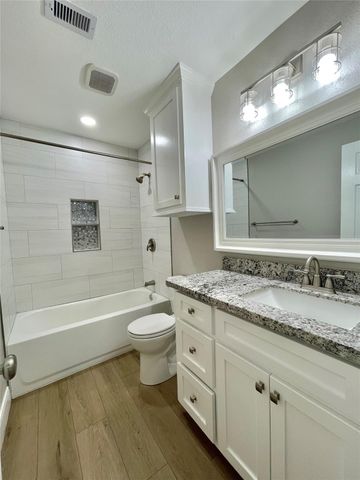 817 N Chenango Street, Angleton, TX 77515