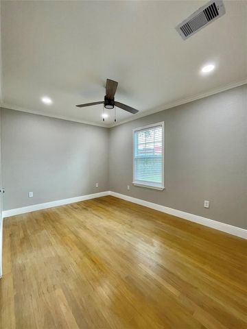 817 N Chenango Street, Angleton, TX 77515