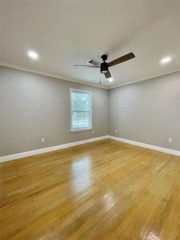 817 N Chenango Street, Angleton, TX 77515