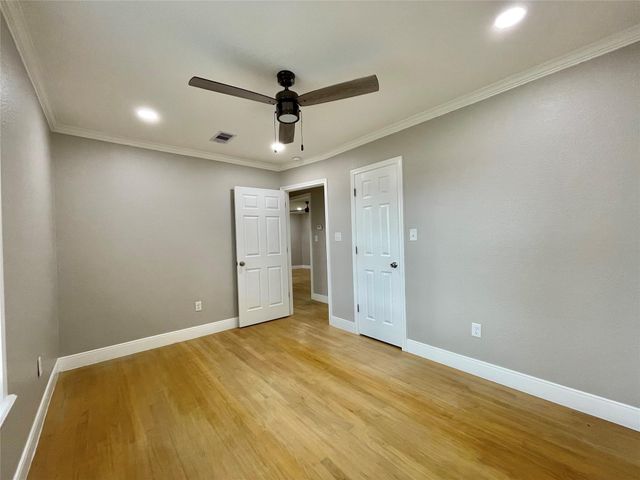 817 N Chenango Street, Angleton, TX 77515