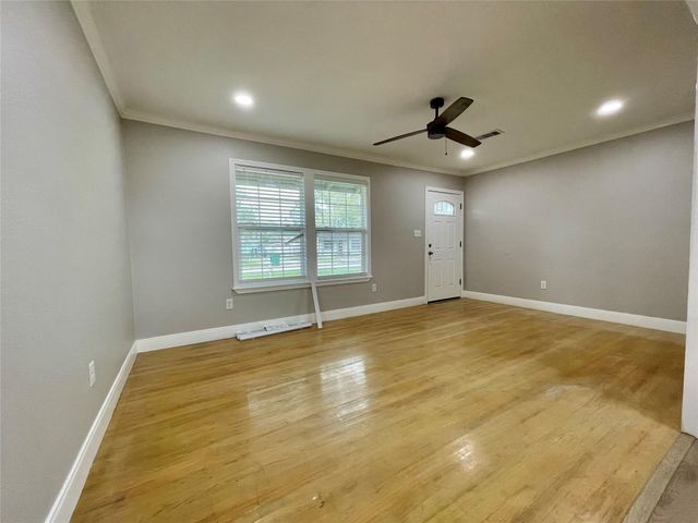 817 N Chenango Street, Angleton, TX 77515