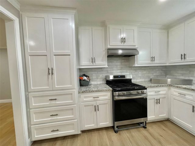 817 N Chenango Street, Angleton, TX 77515