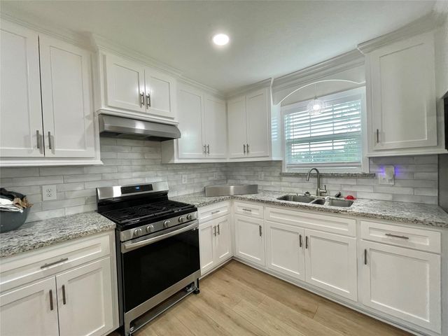 817 N Chenango Street, Angleton, TX 77515