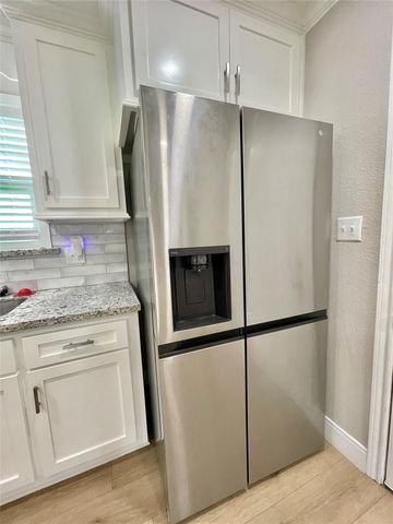 817 N Chenango Street, Angleton, TX 77515