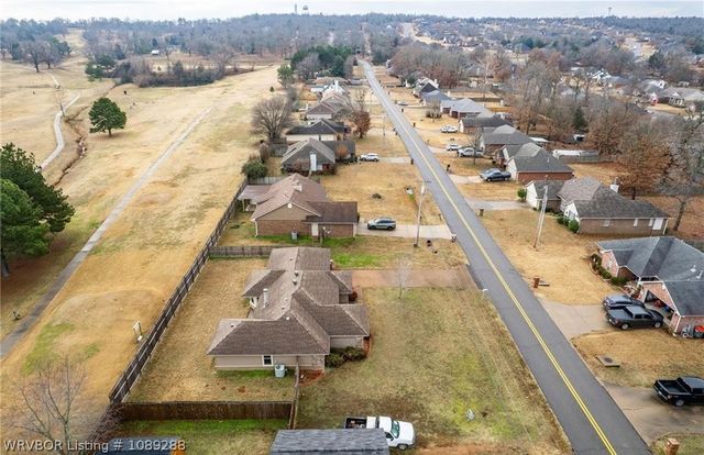 590 S Oak Street, Greenwood, AR 72936