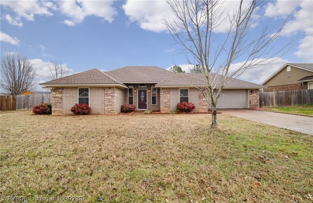 590 S Oak Street, Greenwood, AR 72936